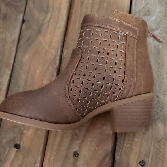 Light brown Children bootie with gold accents - Picture 3 of 8